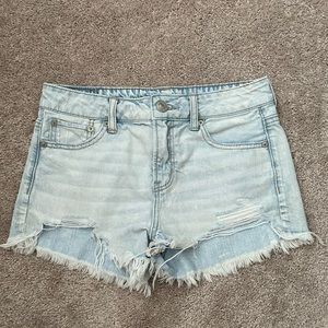 Worn once // light washed jeans